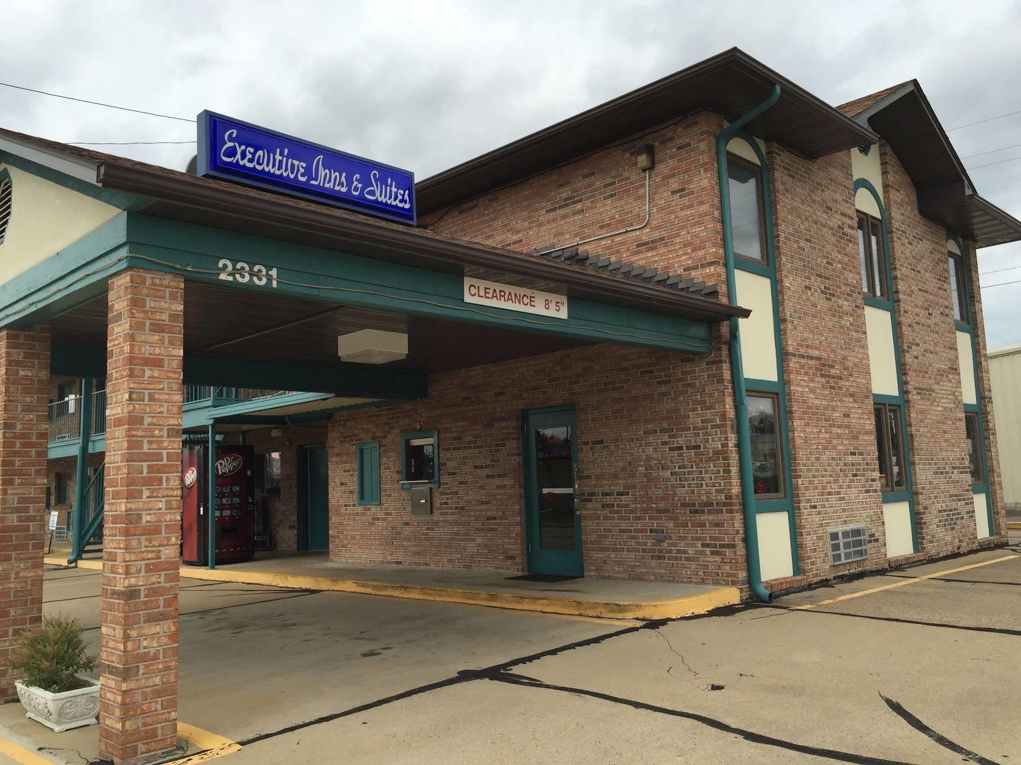 Executive Inn And Suites Dyersburg Bagian luar foto