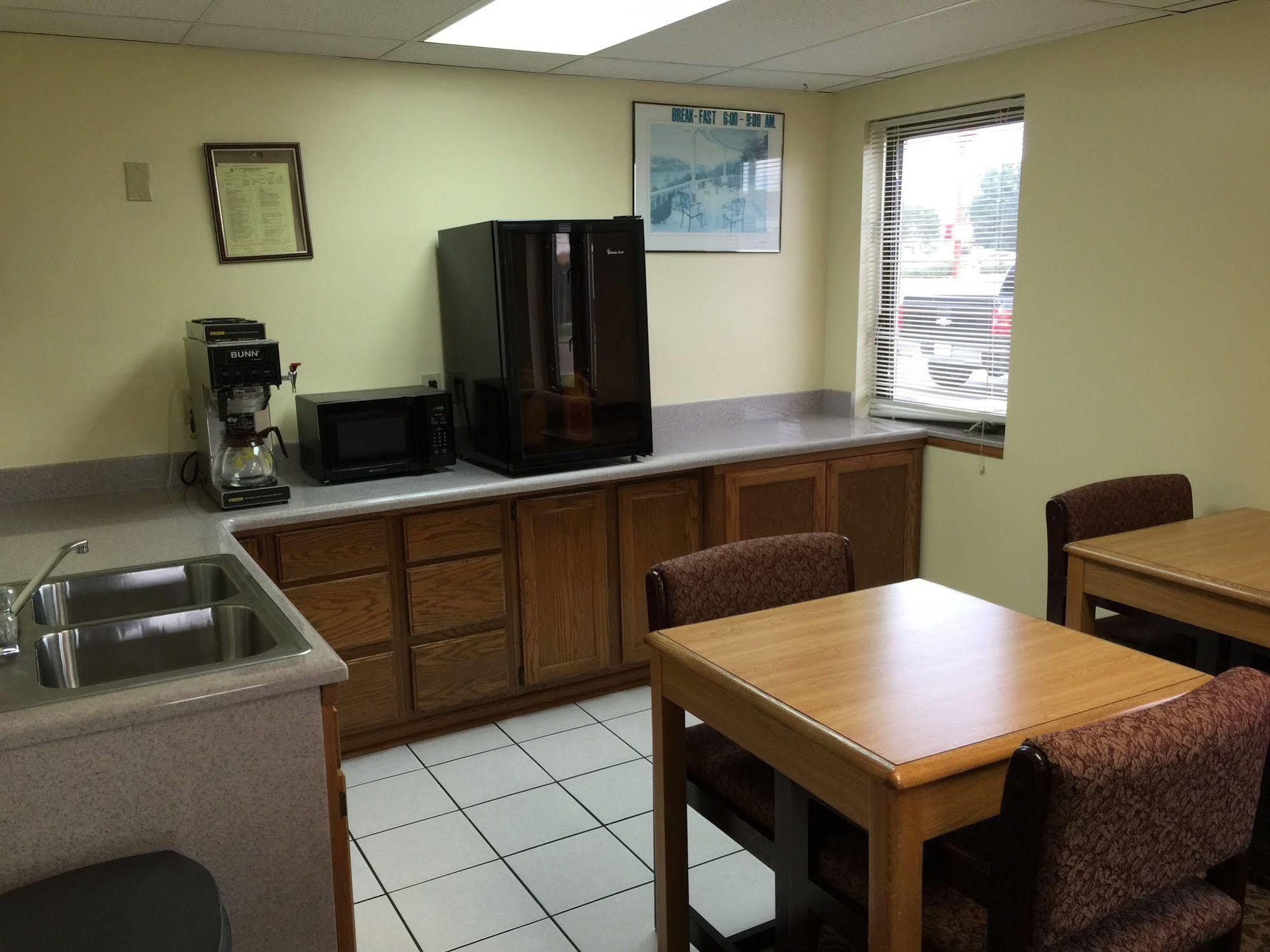 Executive Inn And Suites Dyersburg Bagian luar foto