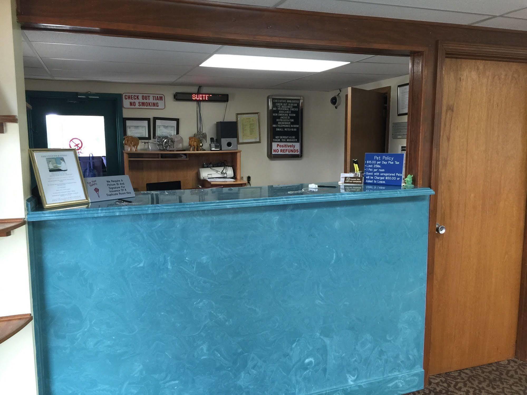 Executive Inn And Suites Dyersburg Bagian luar foto