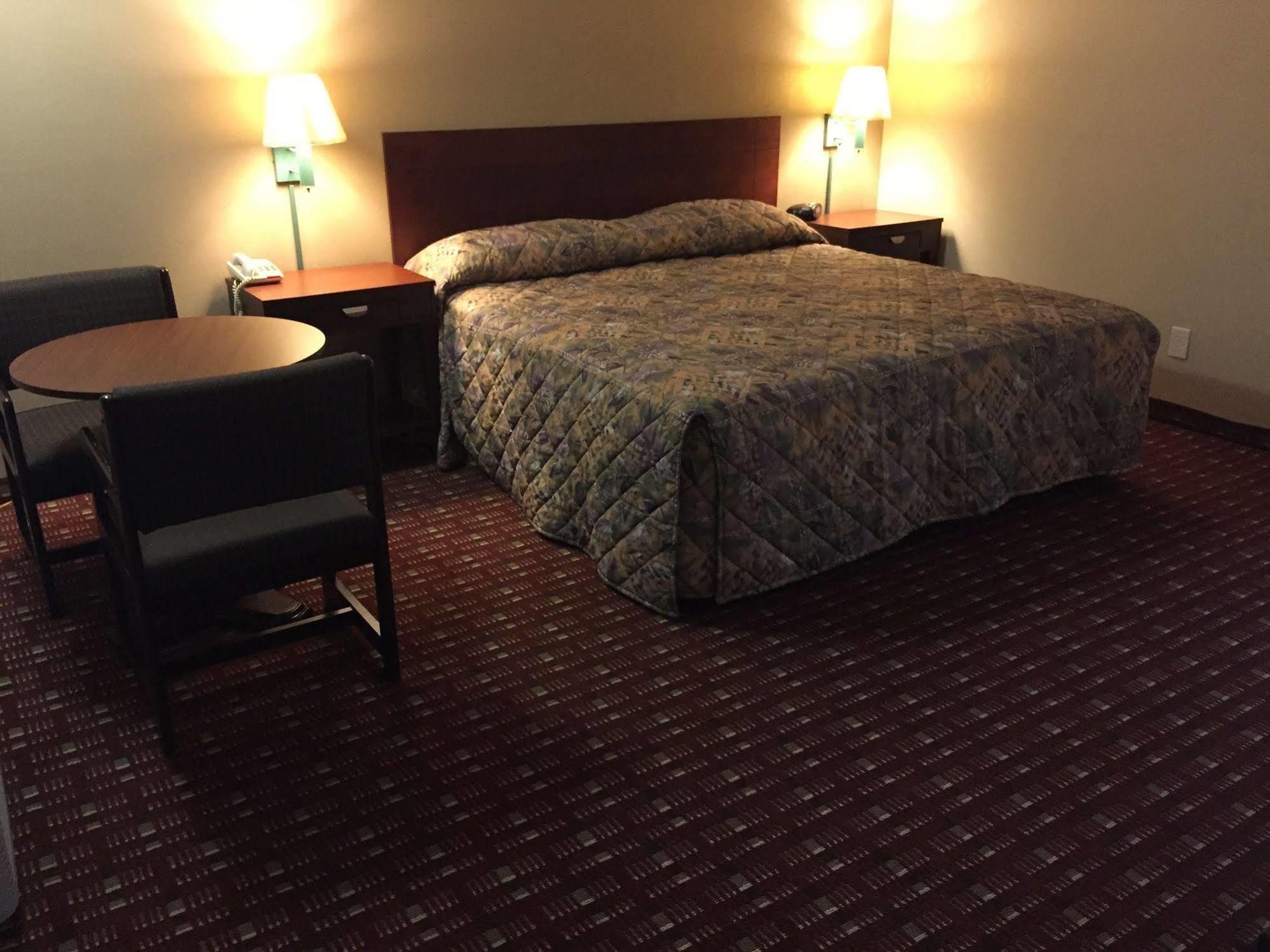 Executive Inn And Suites Dyersburg Bagian luar foto