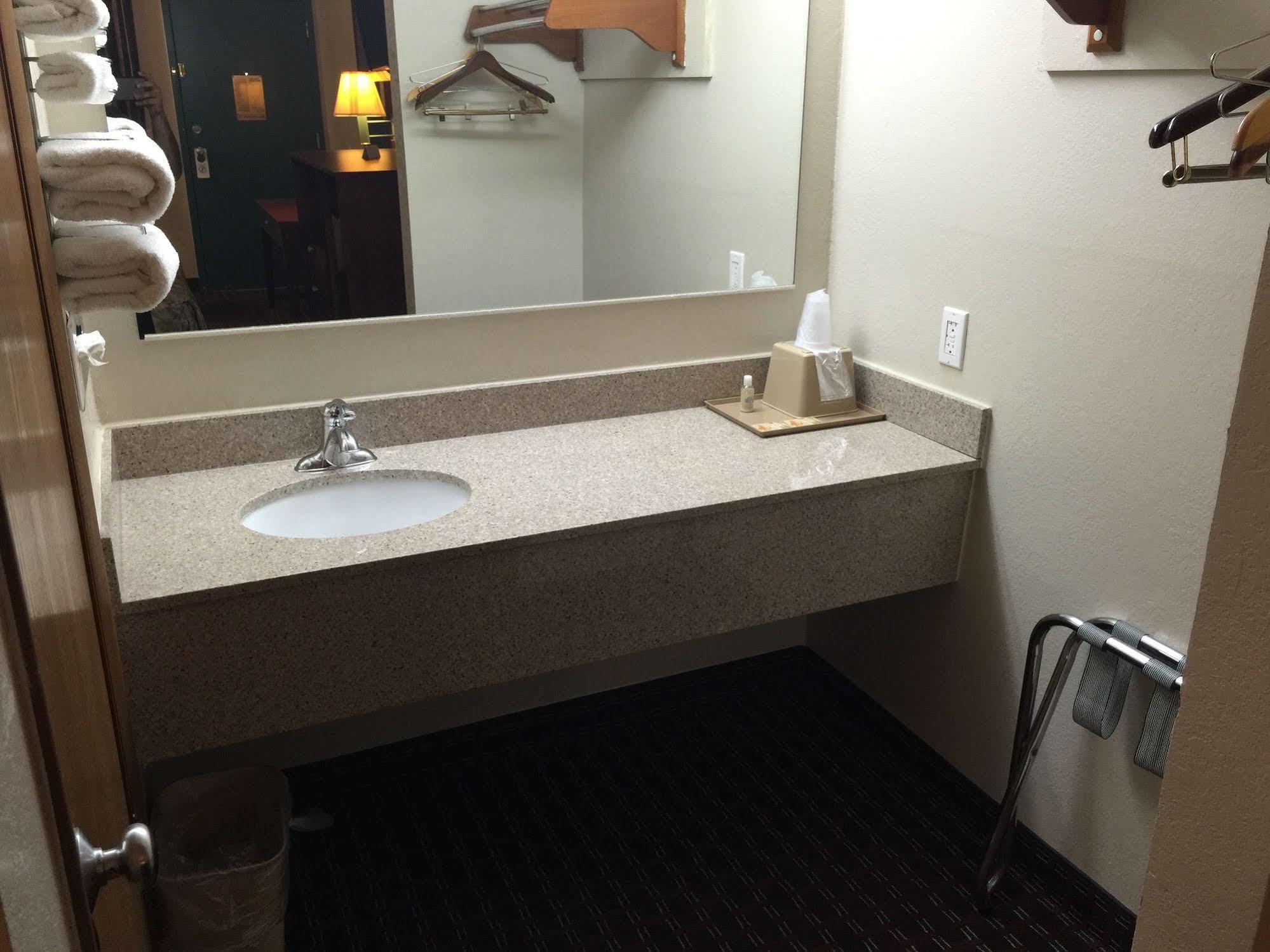 Executive Inn And Suites Dyersburg Bagian luar foto