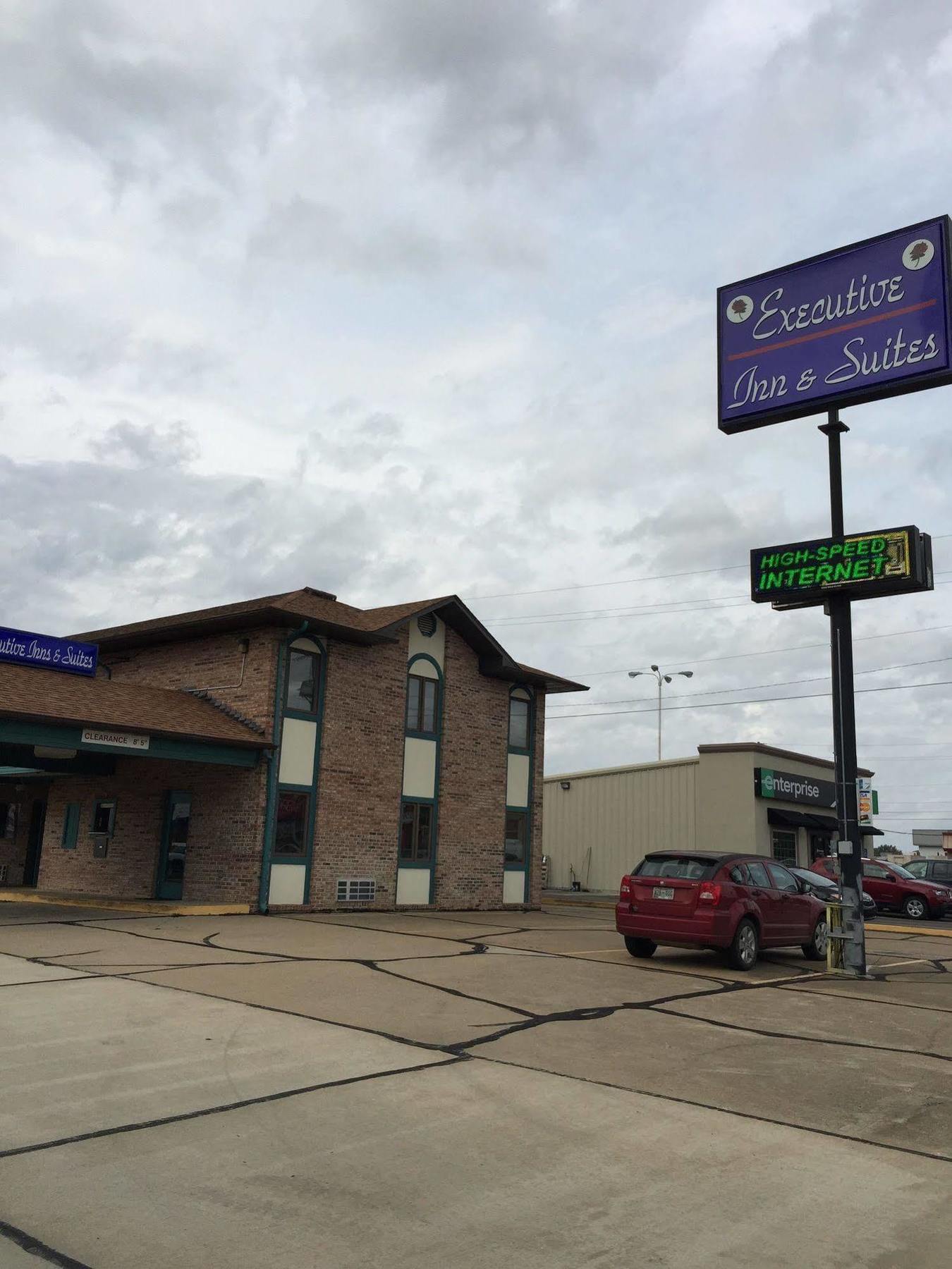 Executive Inn And Suites Dyersburg Bagian luar foto